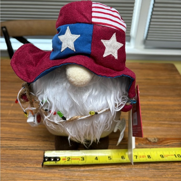 St. Nicholas Square Red and Blue Gnome with LED - Picture 5 of 9